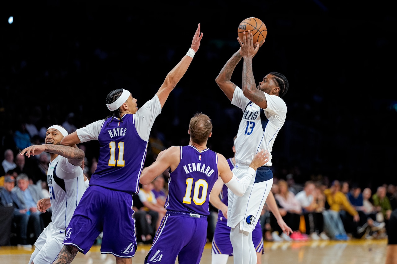 LeBron James gets triple-double in Lakers 124-104 win over Mavs ...