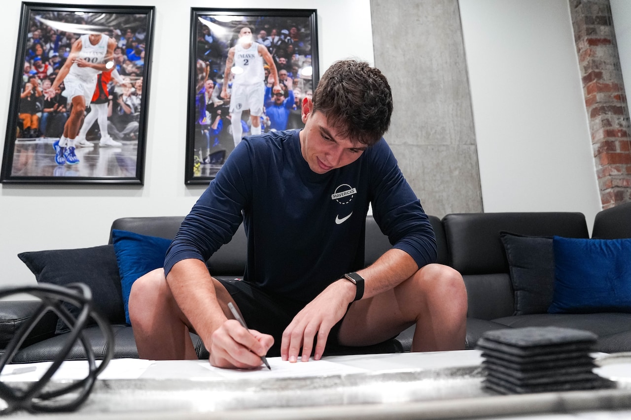 Mavericks Sign Sergio De Larrea | Dallas Mavericks
