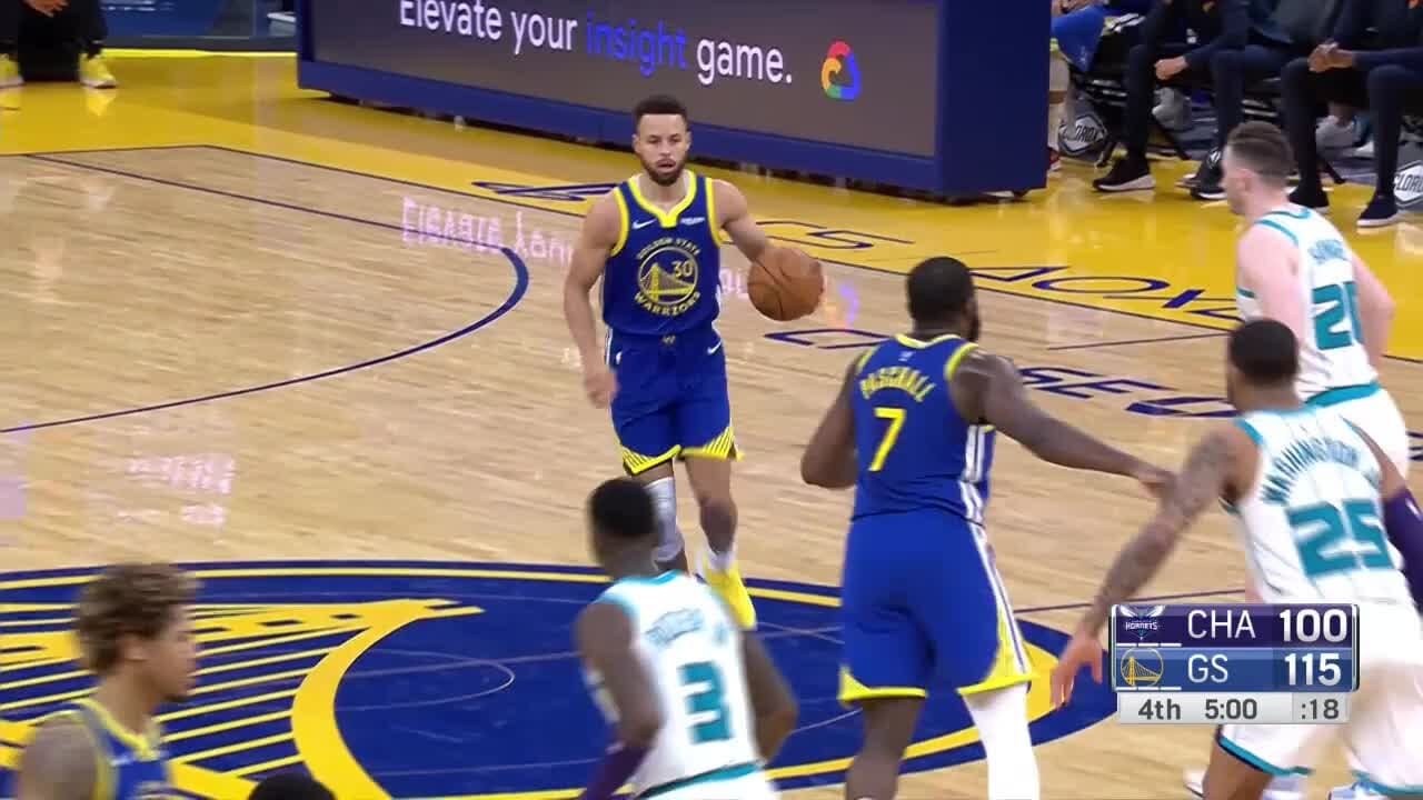 Eric Paschall throws it down!