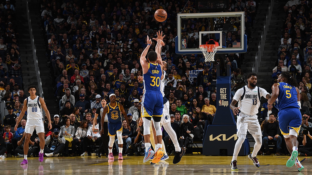 Stephen Curry Whips Out Early 'Night Night' in Warriors Win Over