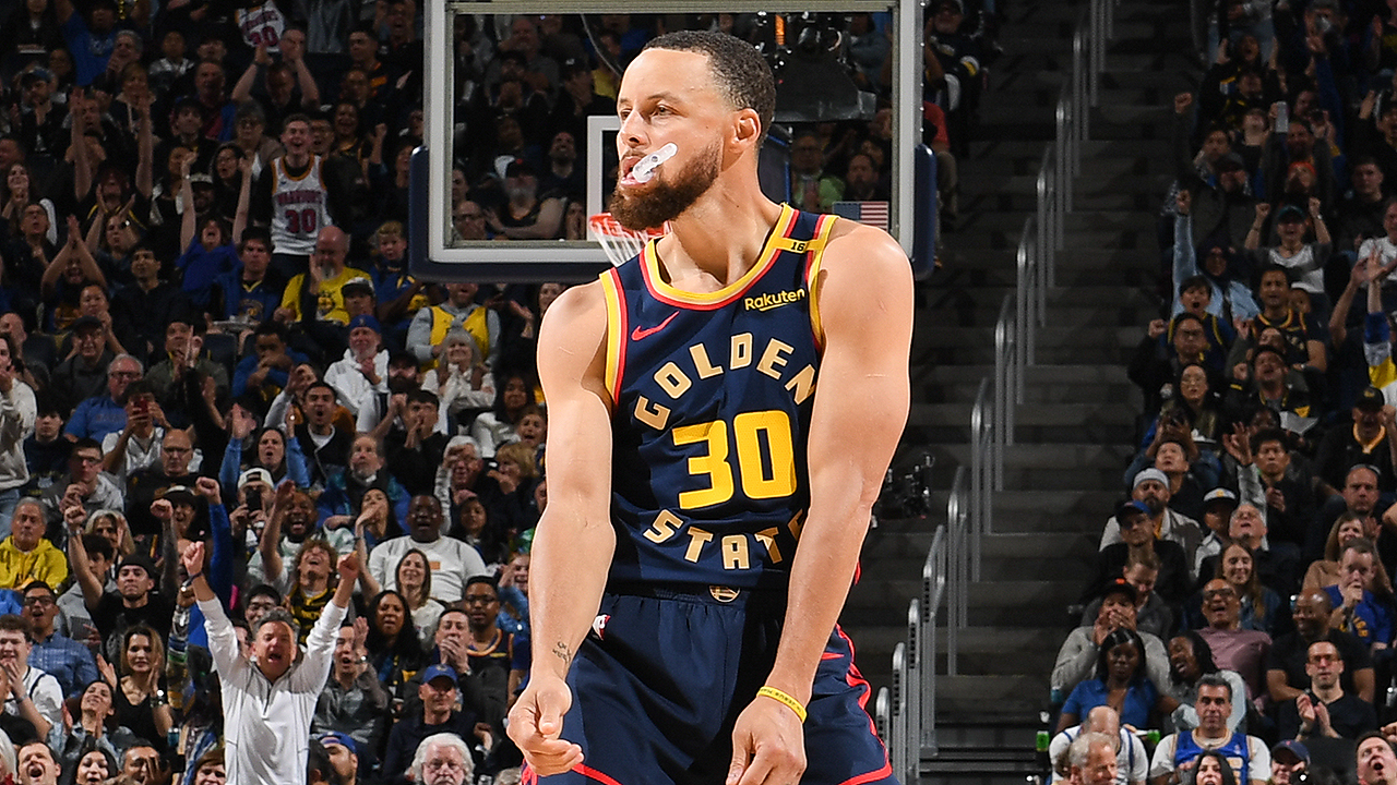 Stephen Curry, Warriors Stay Hot in Win Over Nuggets