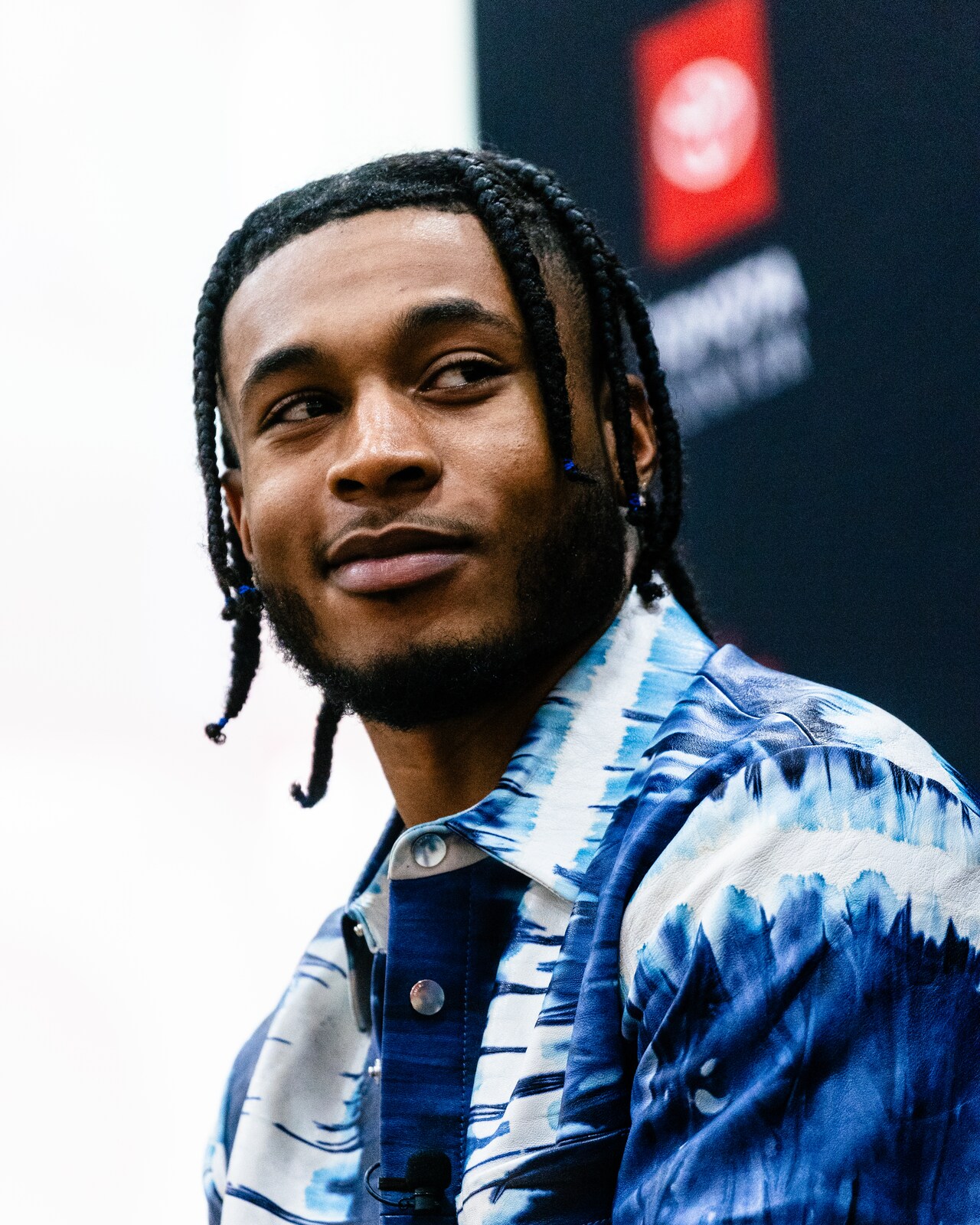 según visual data 3