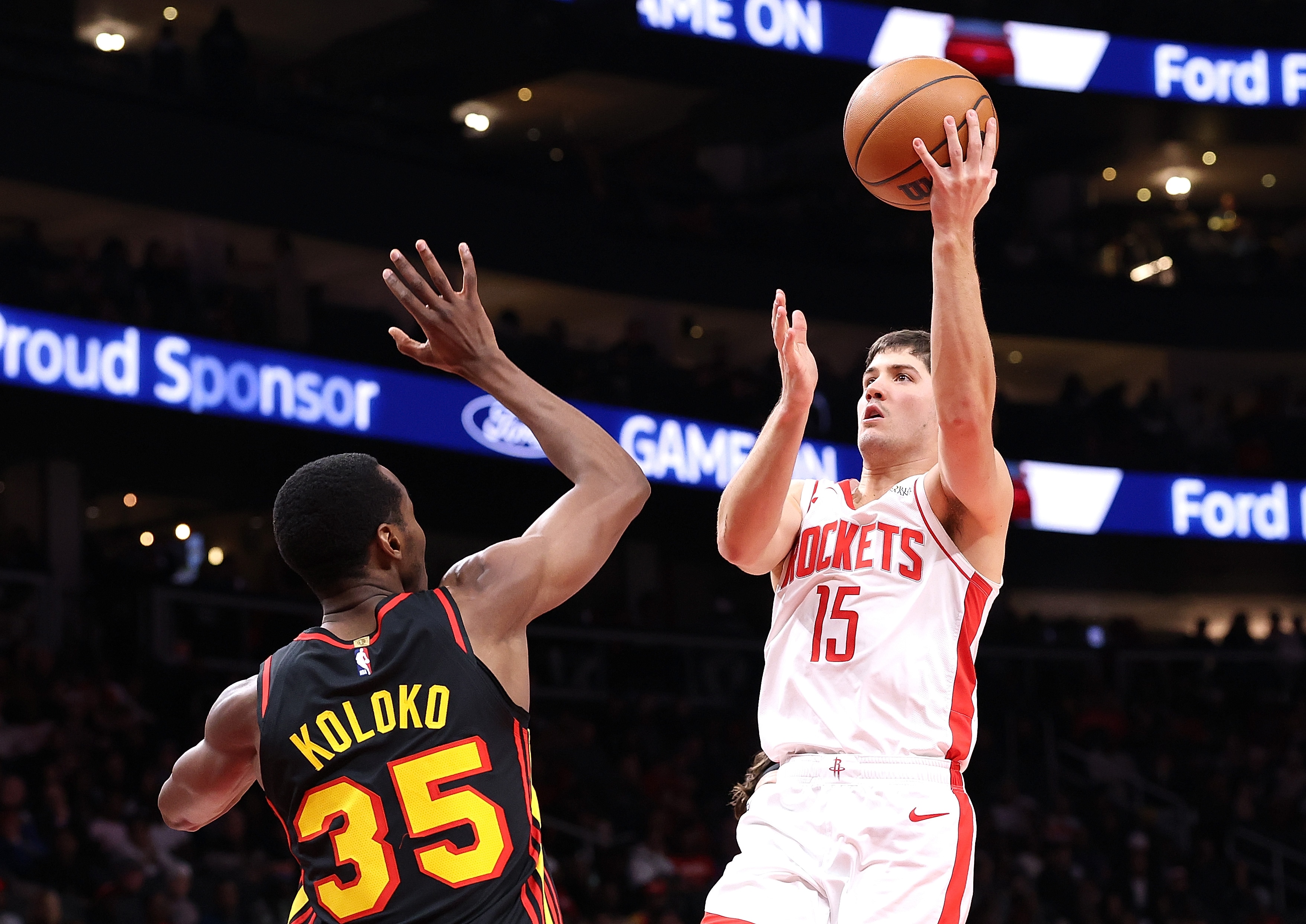 Reed Sheppard takes a jump shot against an Atlanta Hawks defender