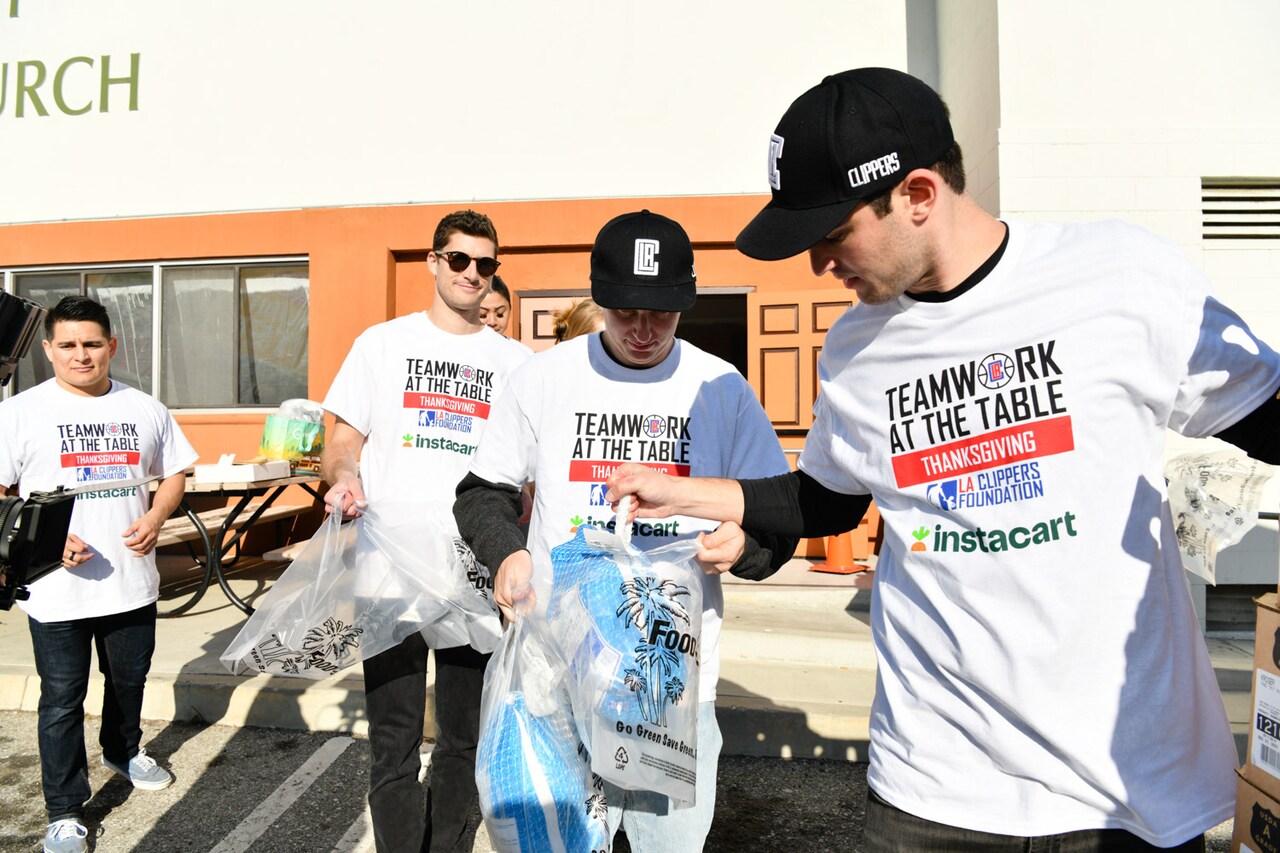 Gallery | Teamwork at the Table | LA Clippers