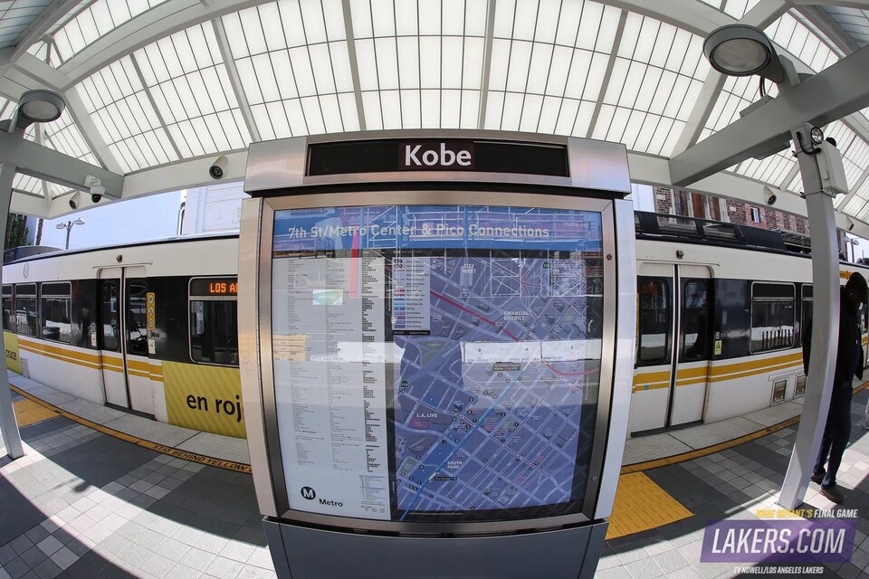 History Day in Photos Kobes Final Game | Los Angeles Lakers