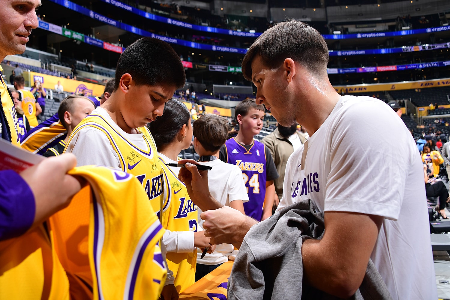 Photos Lakers vs Magic (10/30/2023) Photo Gallery