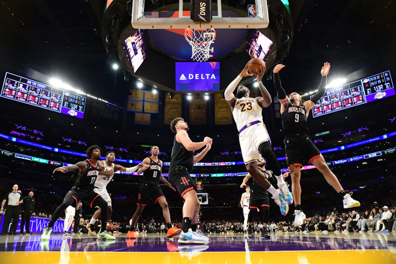 Dynamic Lakers 124-116 Rockets (19 Mar, 2026) Game Recap Wallpaper for Your Screen