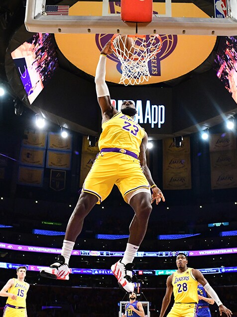lebron james lakers dunk