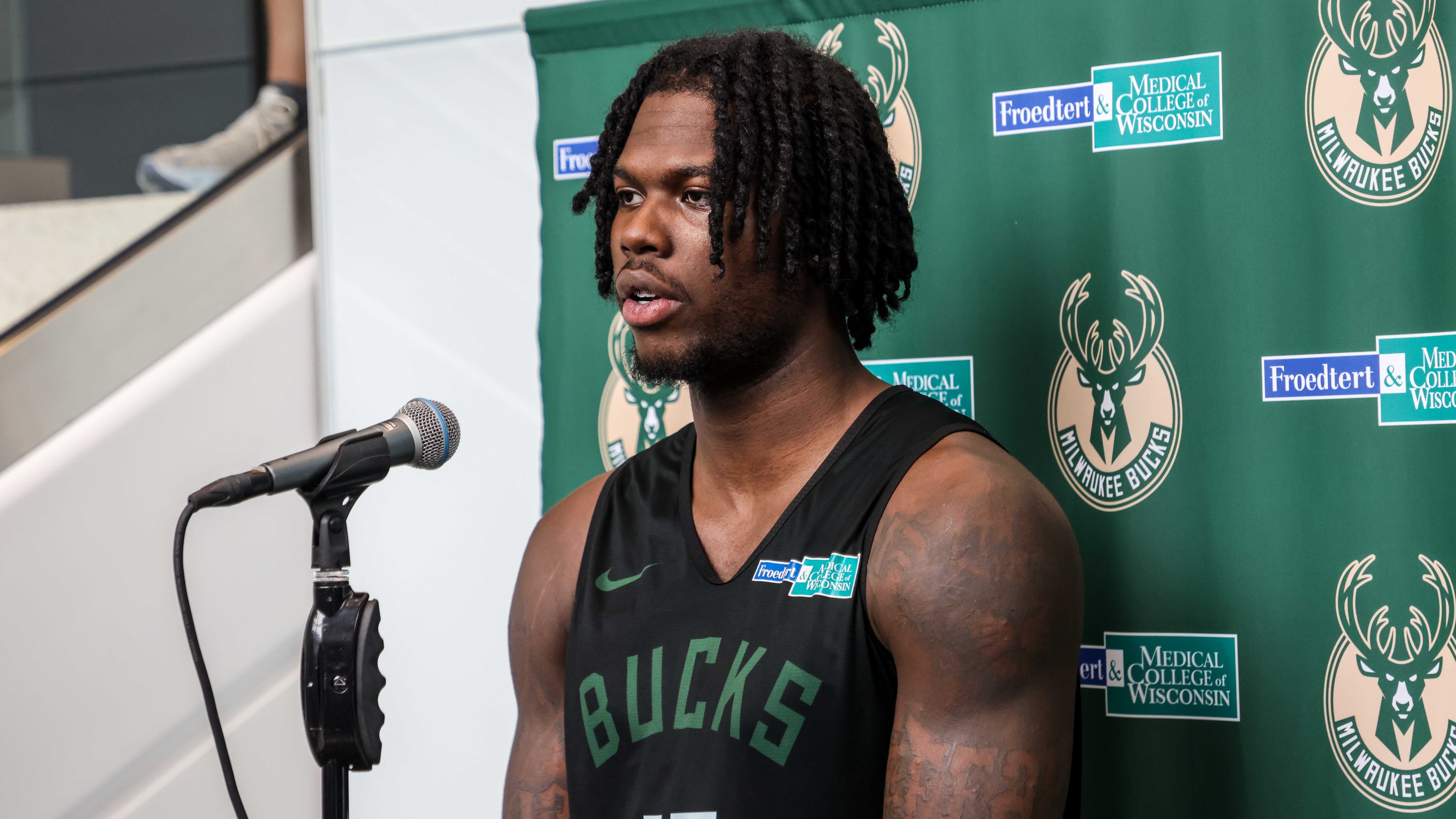 bucks nike shoes