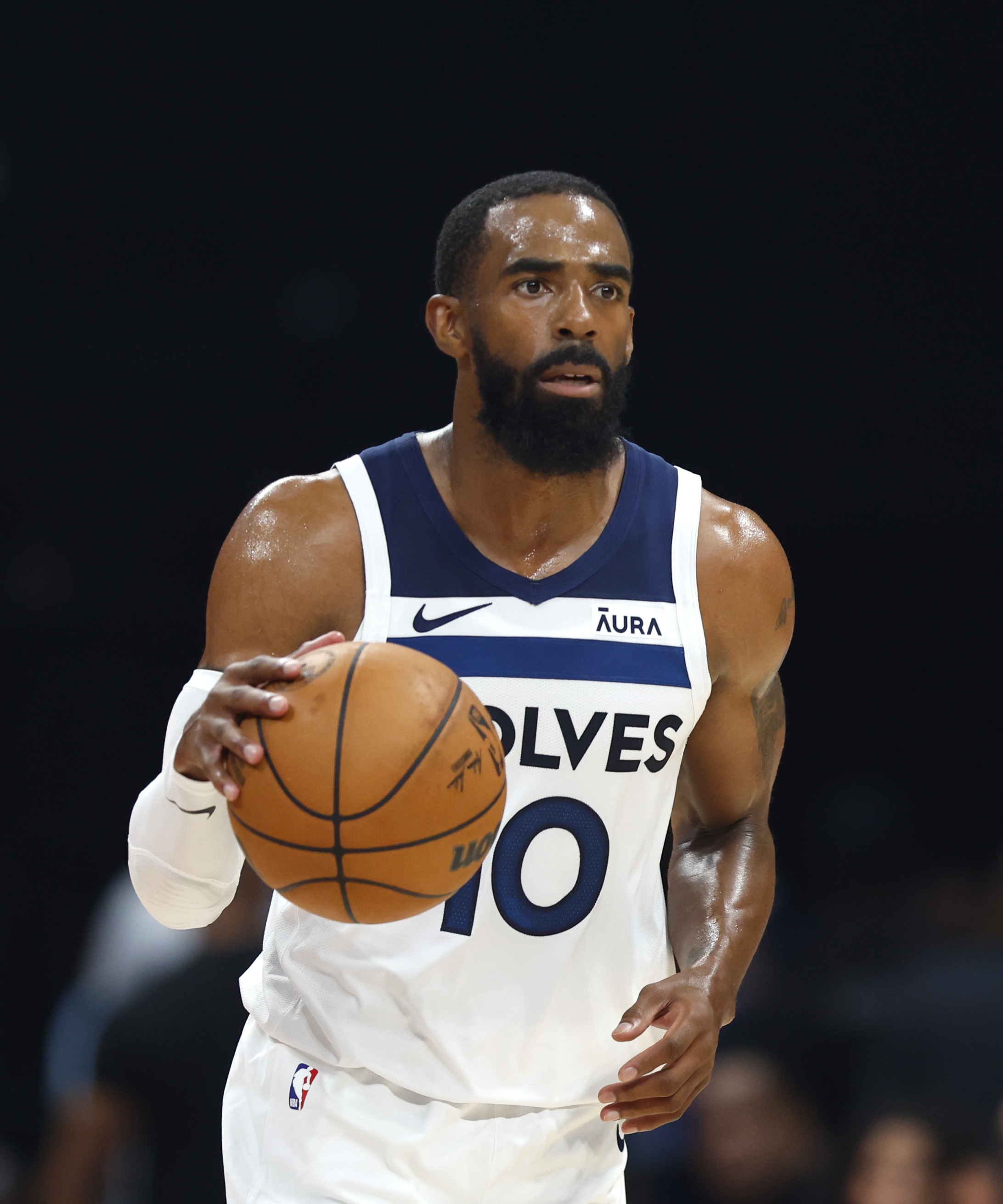 Wolves Color Nba Wolves Pics: Wolves Defeat Mavericks in Abu Dhabi | 10.05.23 ...