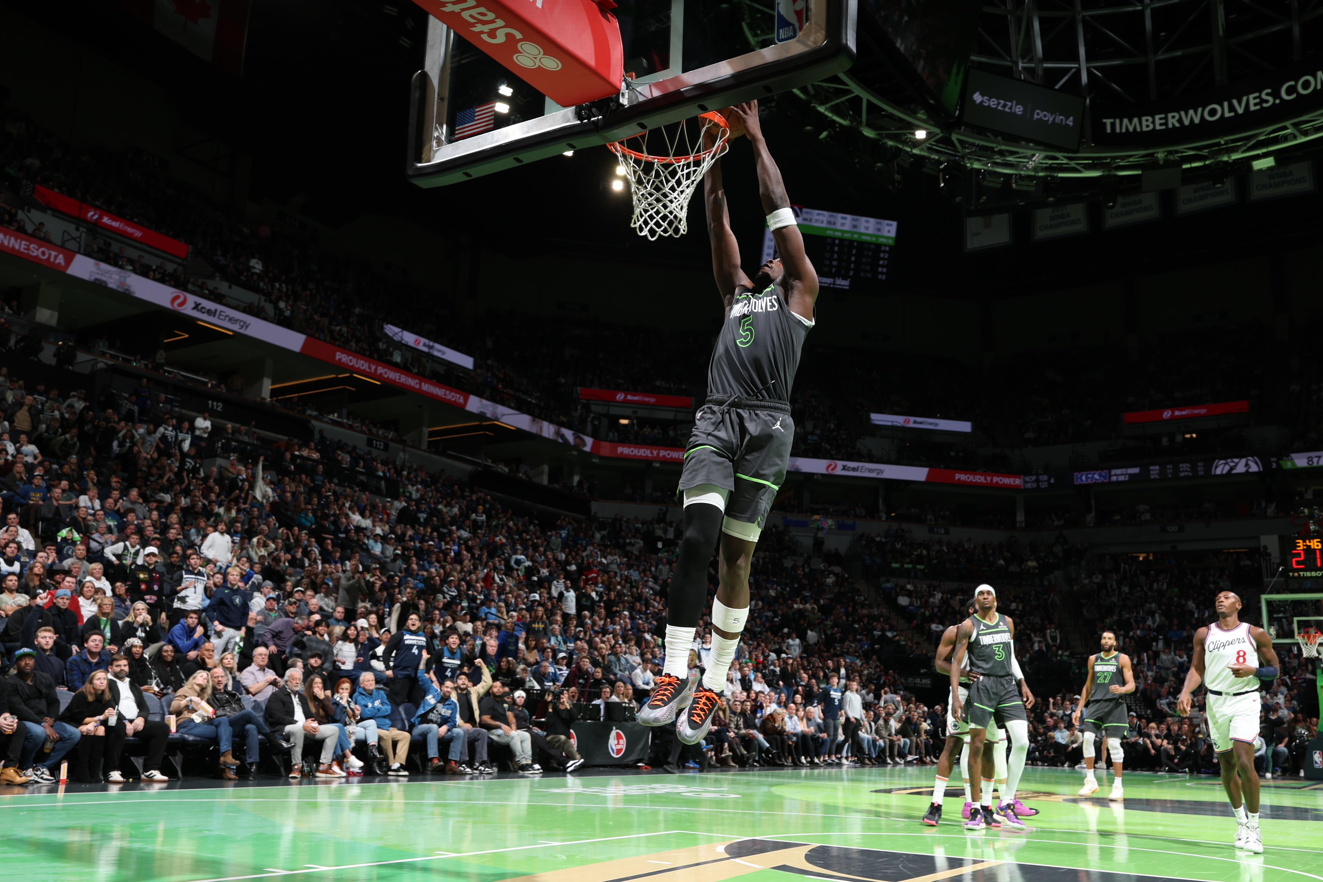 Wolves Pics: Wolves Take Victory Over Clippers, 93-92 | 11.29.24