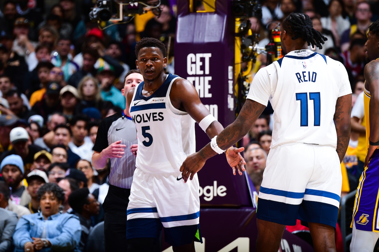 Wolves Pics: Wolves Lose To Lakers In Game 2, 94-85 | 04.22.25 ...