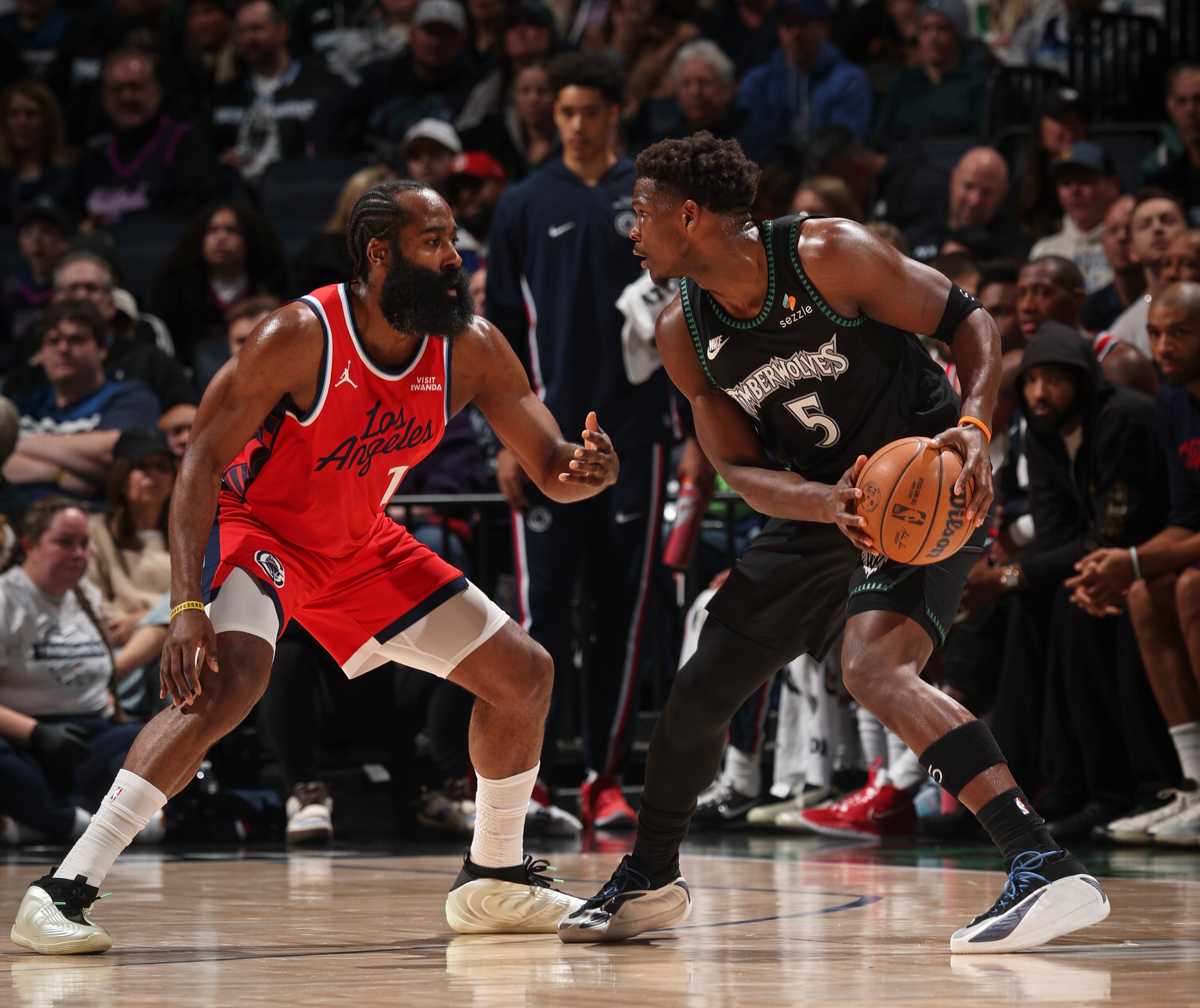 Wolves Pics: Wolves Win Against Clippers, 109-106 | 12.06.25 ...