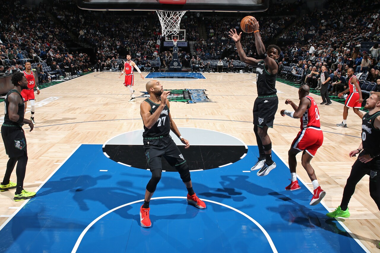 Wolves Pics: Wolves Win Against Clippers, 109-106 | 12.06.25 ...