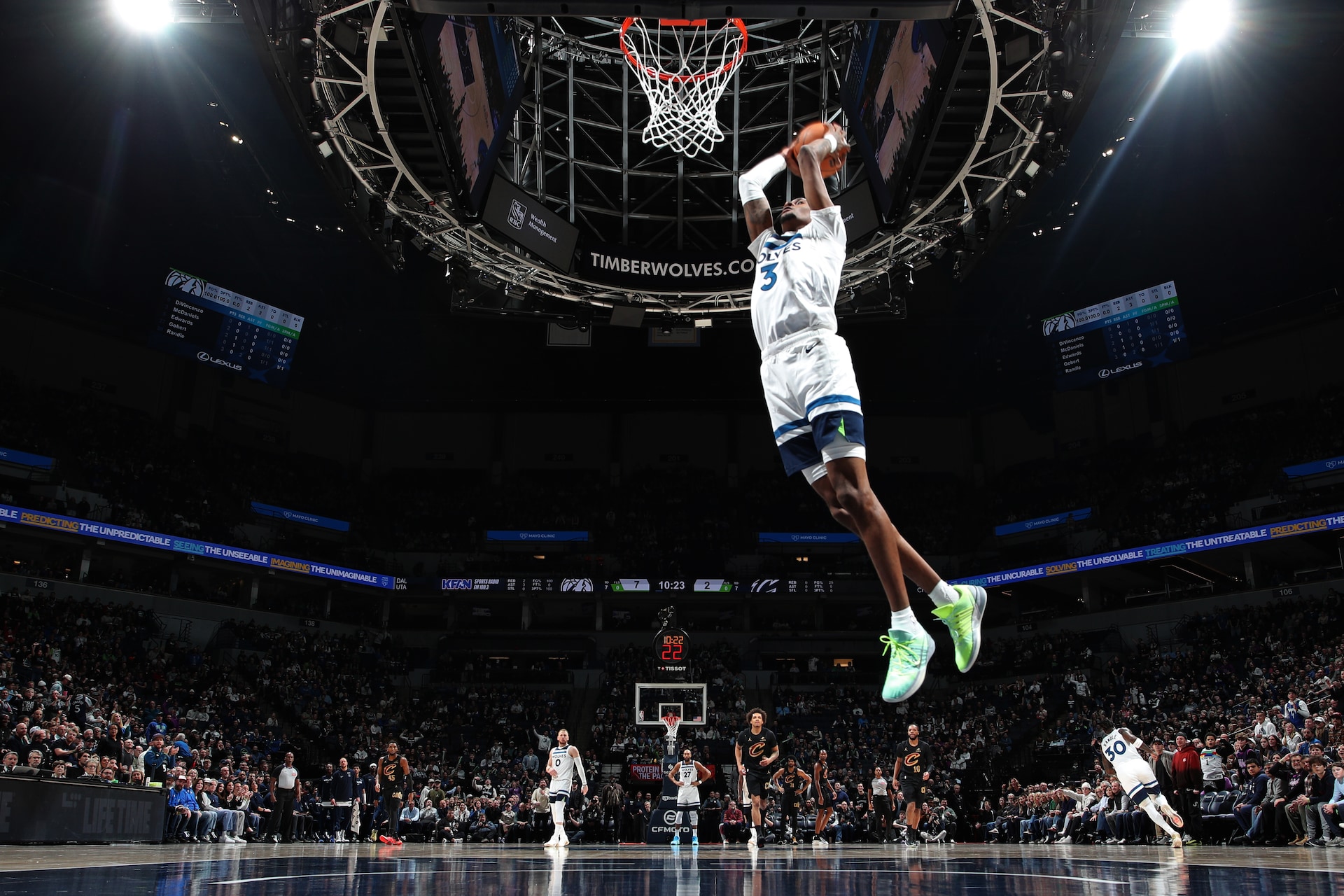 הטימברוולבס מנצחים את הקאבס והג'אז והפייסרס שרדו מותחנים בחמישי / תומר שנאן