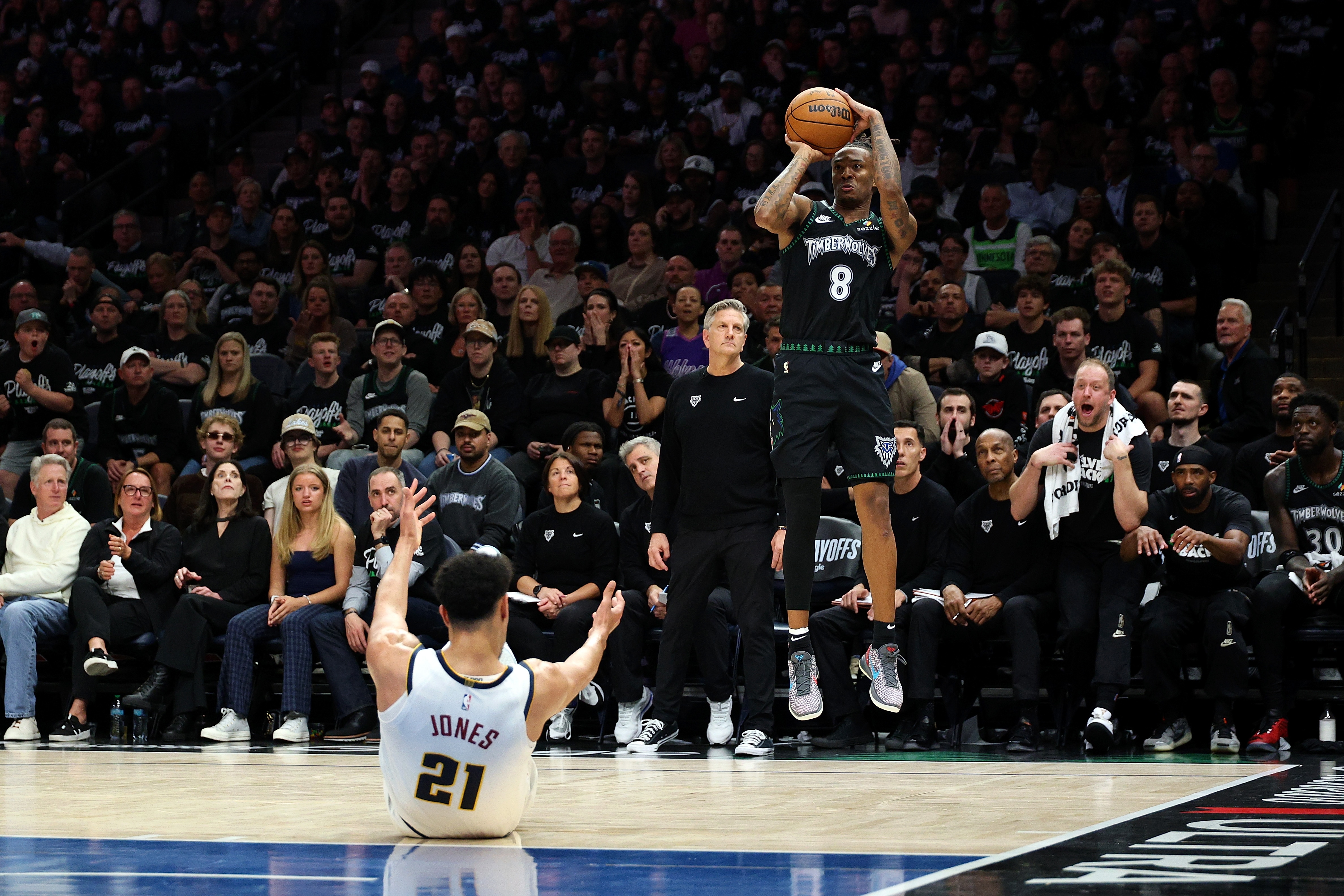 Timberwolves vs Nuggets 플레이오프 경기 이미지