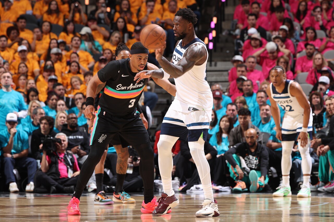 Wolves Pics: Wolves STEAL Game 1 at Spurs, 104-102 | 05.04.26 ...