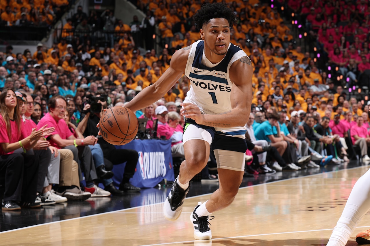 Wolves Pics: Wolves STEAL Game 1 at Spurs, 104-102 | 05.04.26 ...