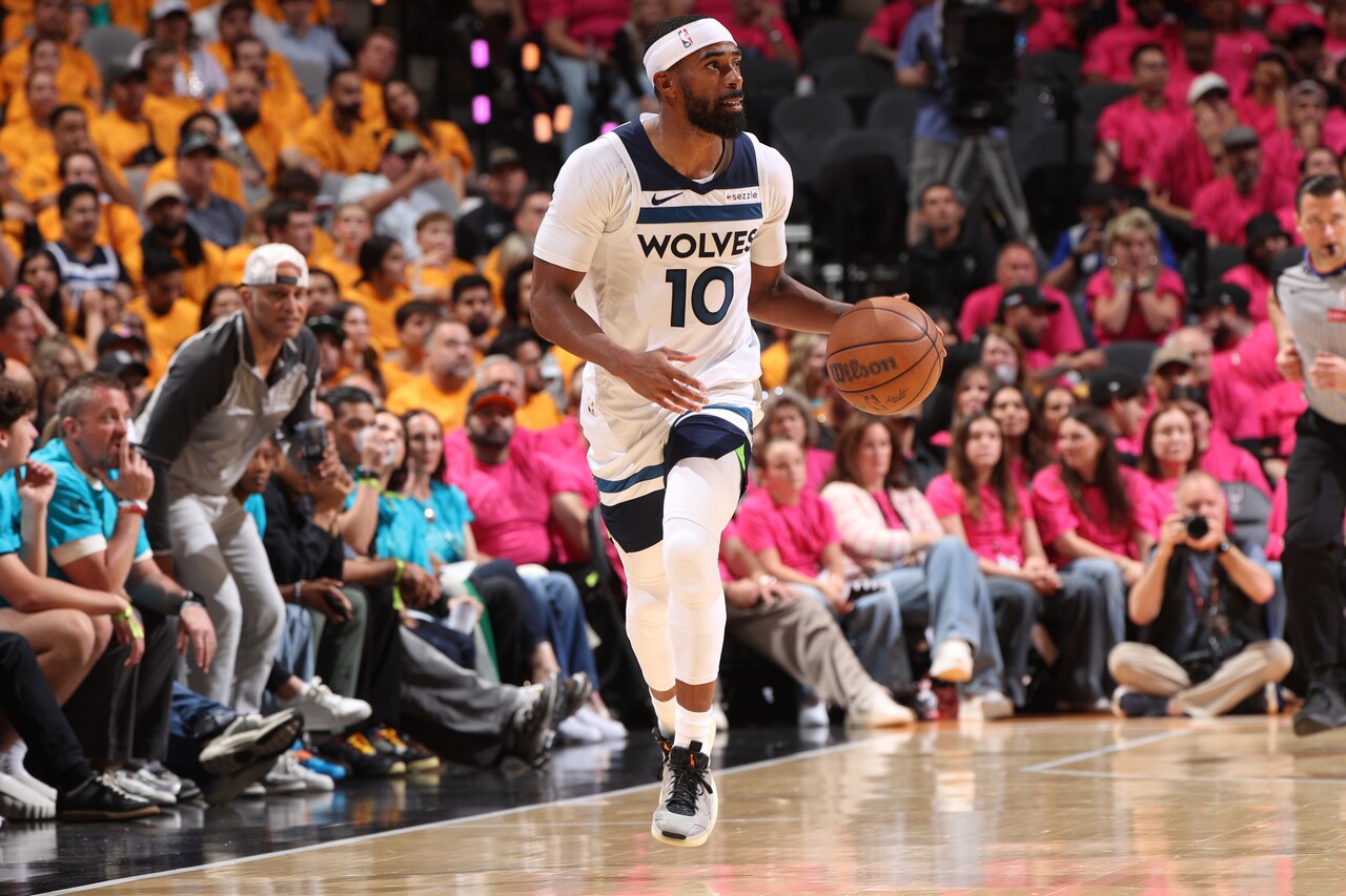 Wolves Pics: Wolves STEAL Game 1 at Spurs, 104-102 | 05.04.26 ...