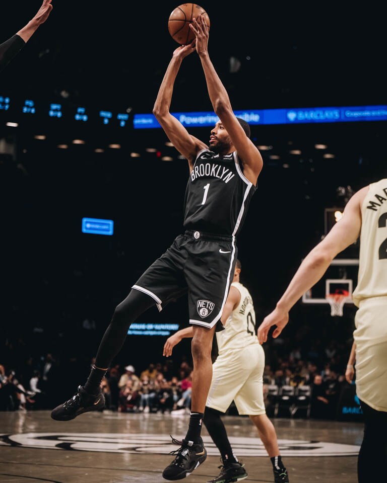 Gallery Nets vs. Jazz Photo Gallery