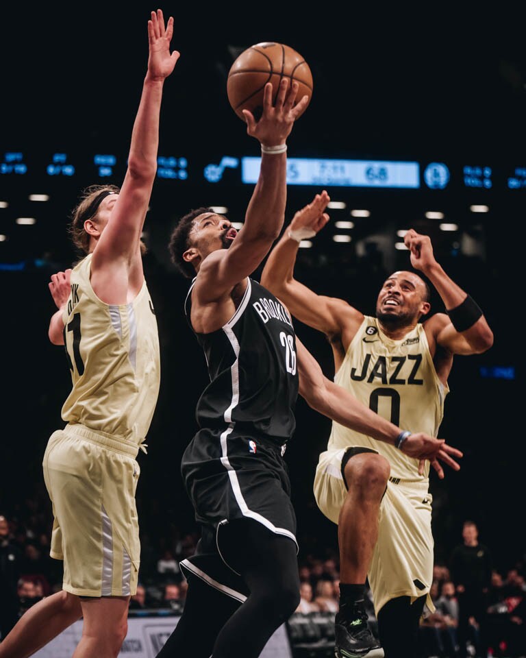 Gallery Nets vs. Jazz Photo Gallery