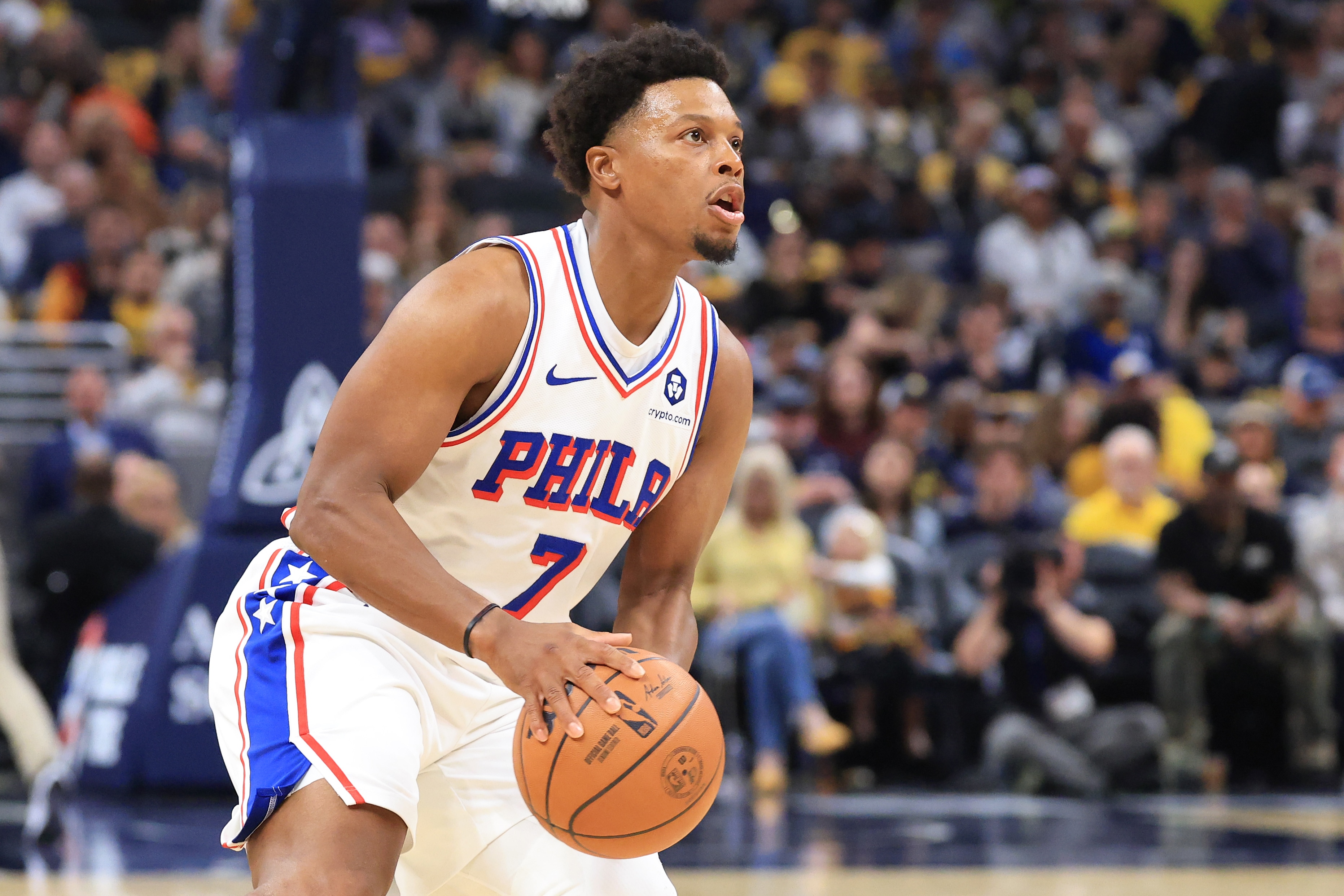 Kyle Lowry #7 pulling up to shoot