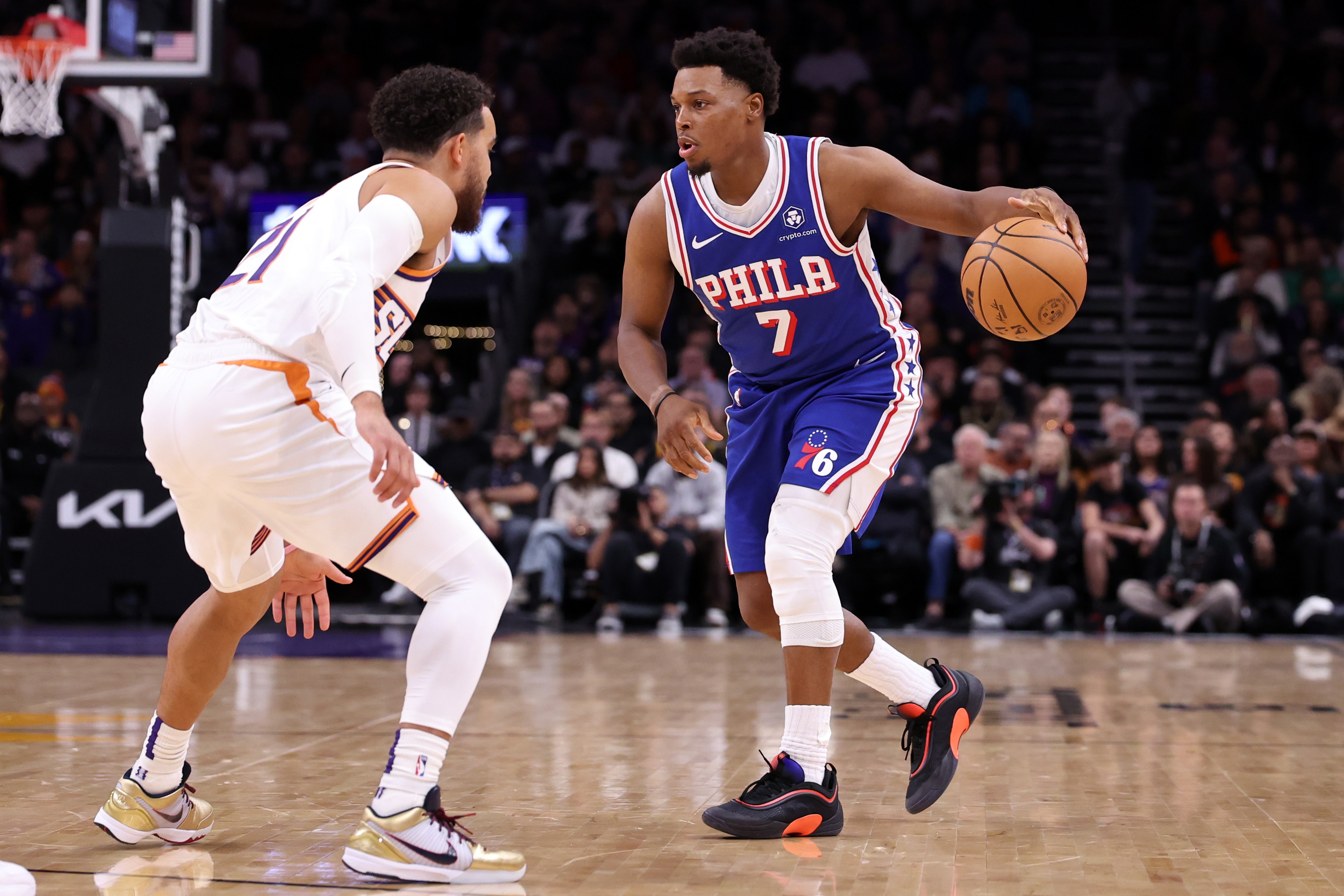 Kyle Lowry #7 dribbling down the court