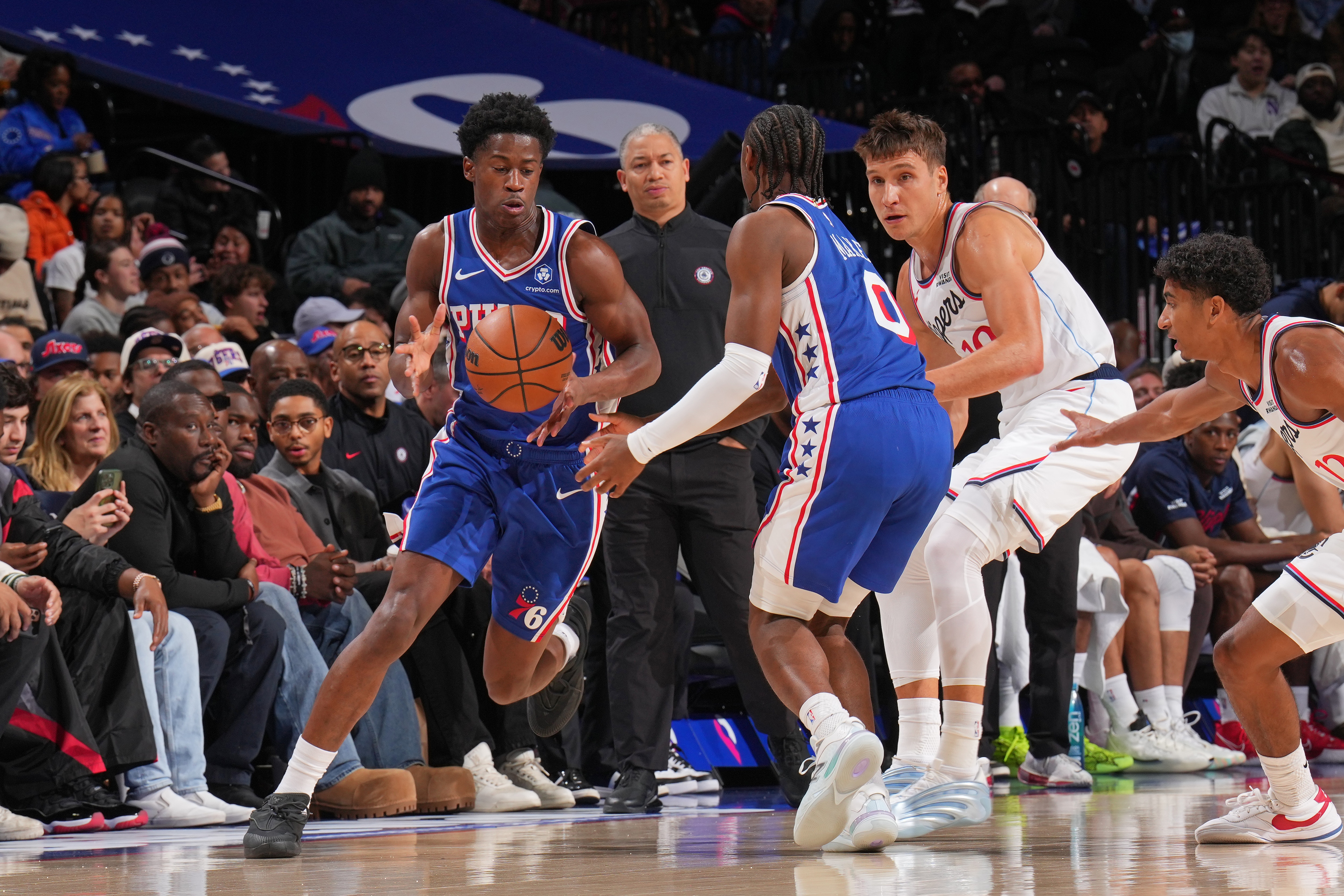 Tyrese Maxey #0 of the Philadelphia 76ers passes the ball to VJ Edgecombe #77 of the Philadelphia 76ers 