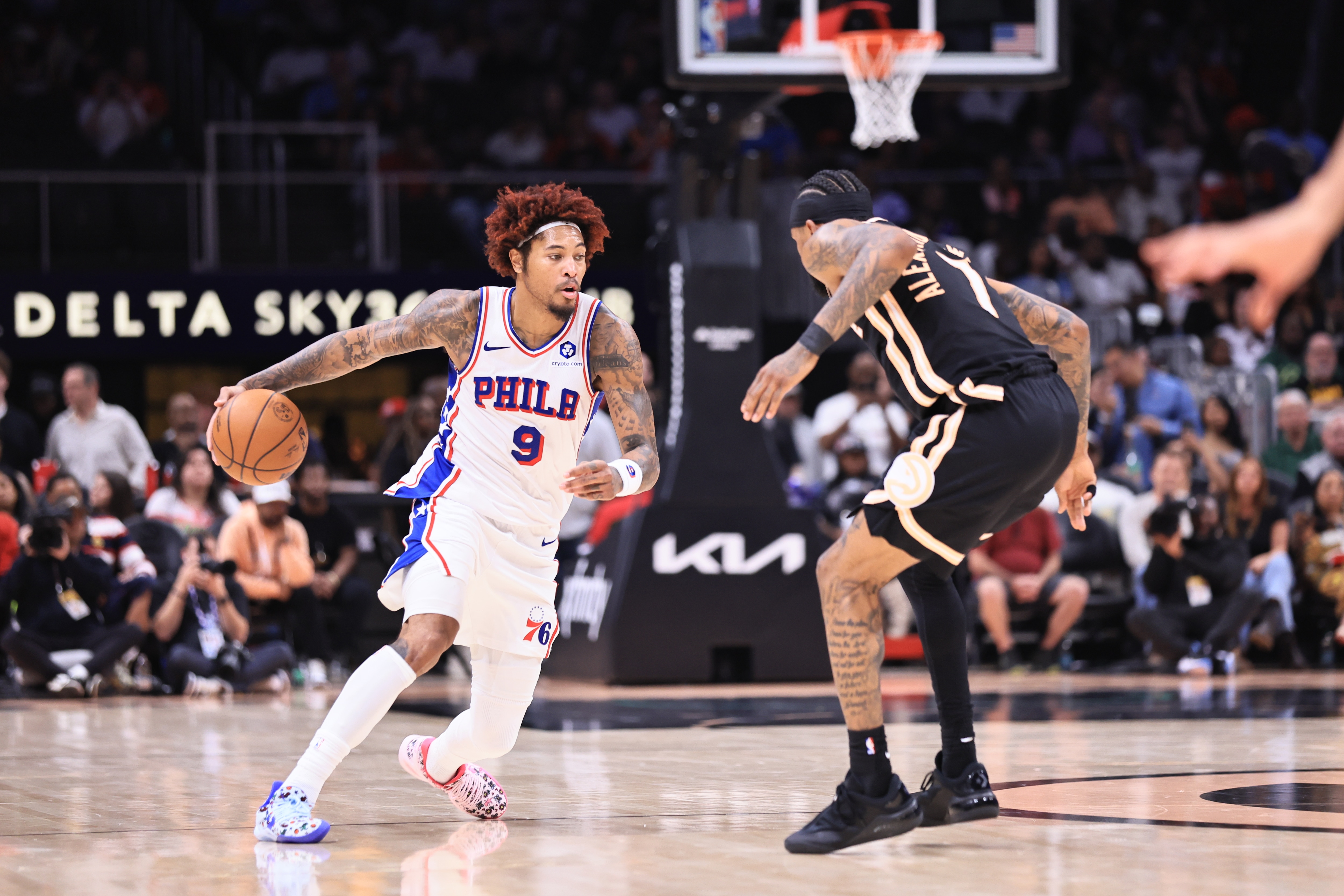  Kelly Oubre Jr. #9 of the Philadelphia 76ers drives to the basket during the game