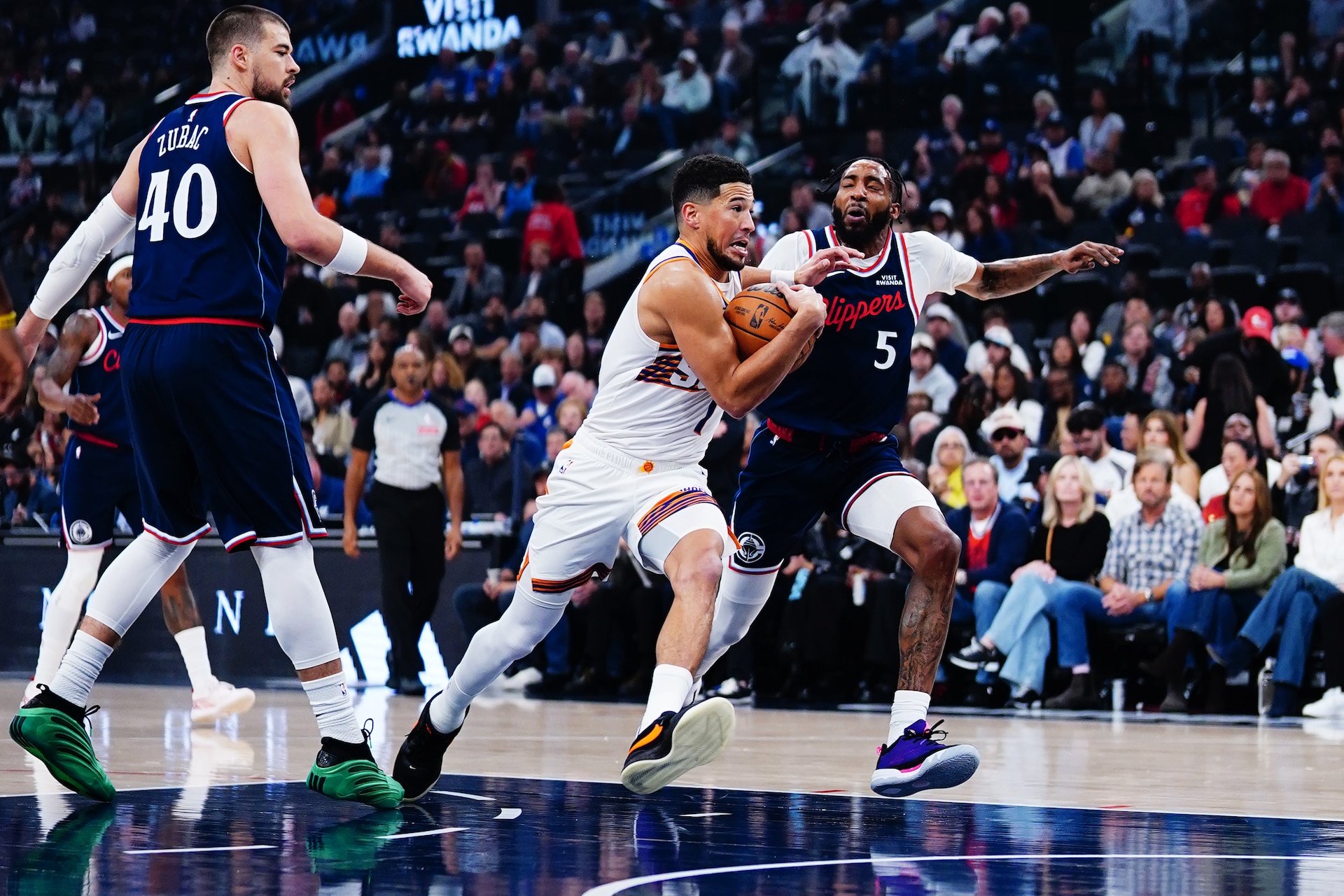 הסאנס גוברים על הקליפרס בחמישי / תומר שנאן