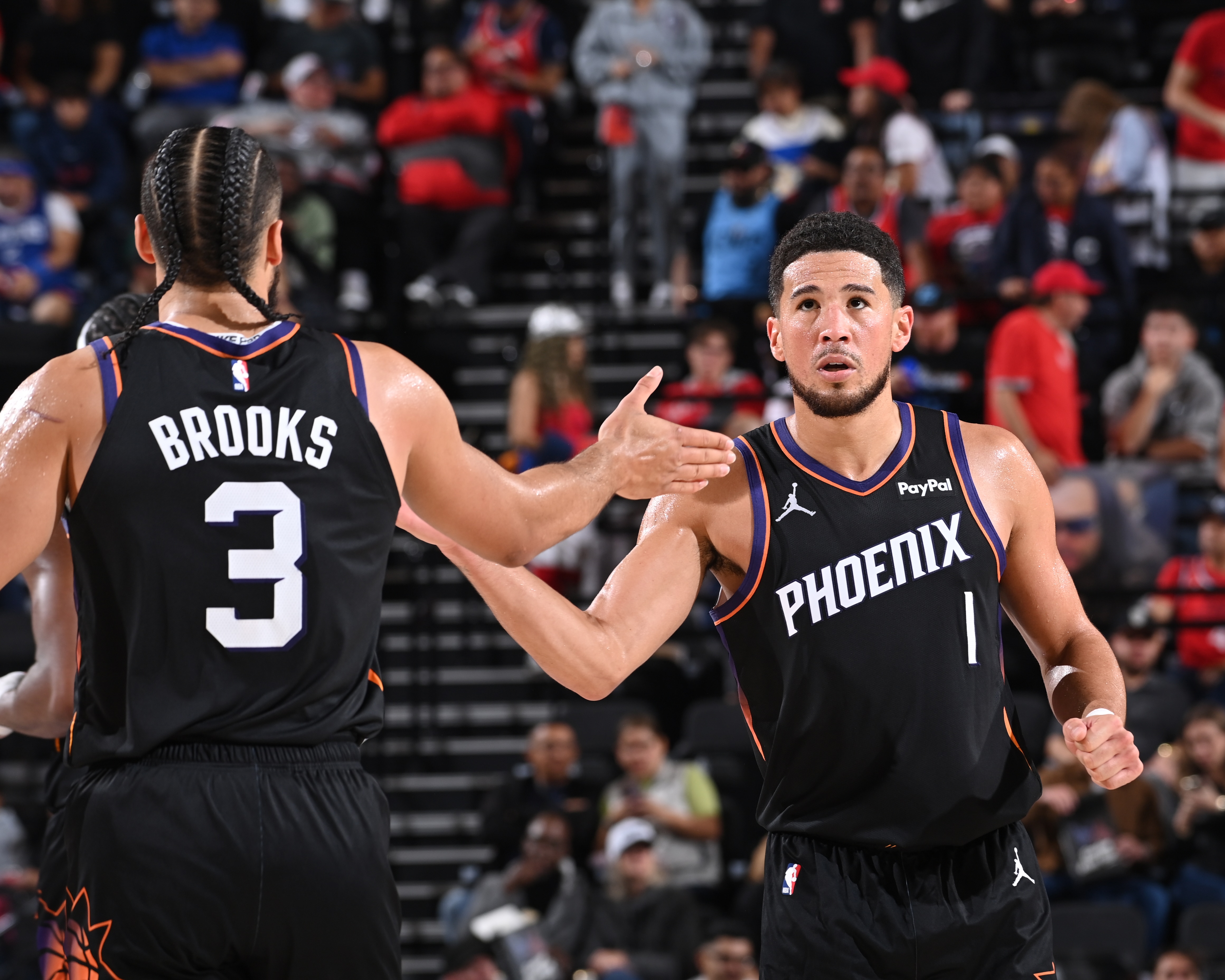 Collective Effort Propels Suns Past Clippers for Fourth Win in Last