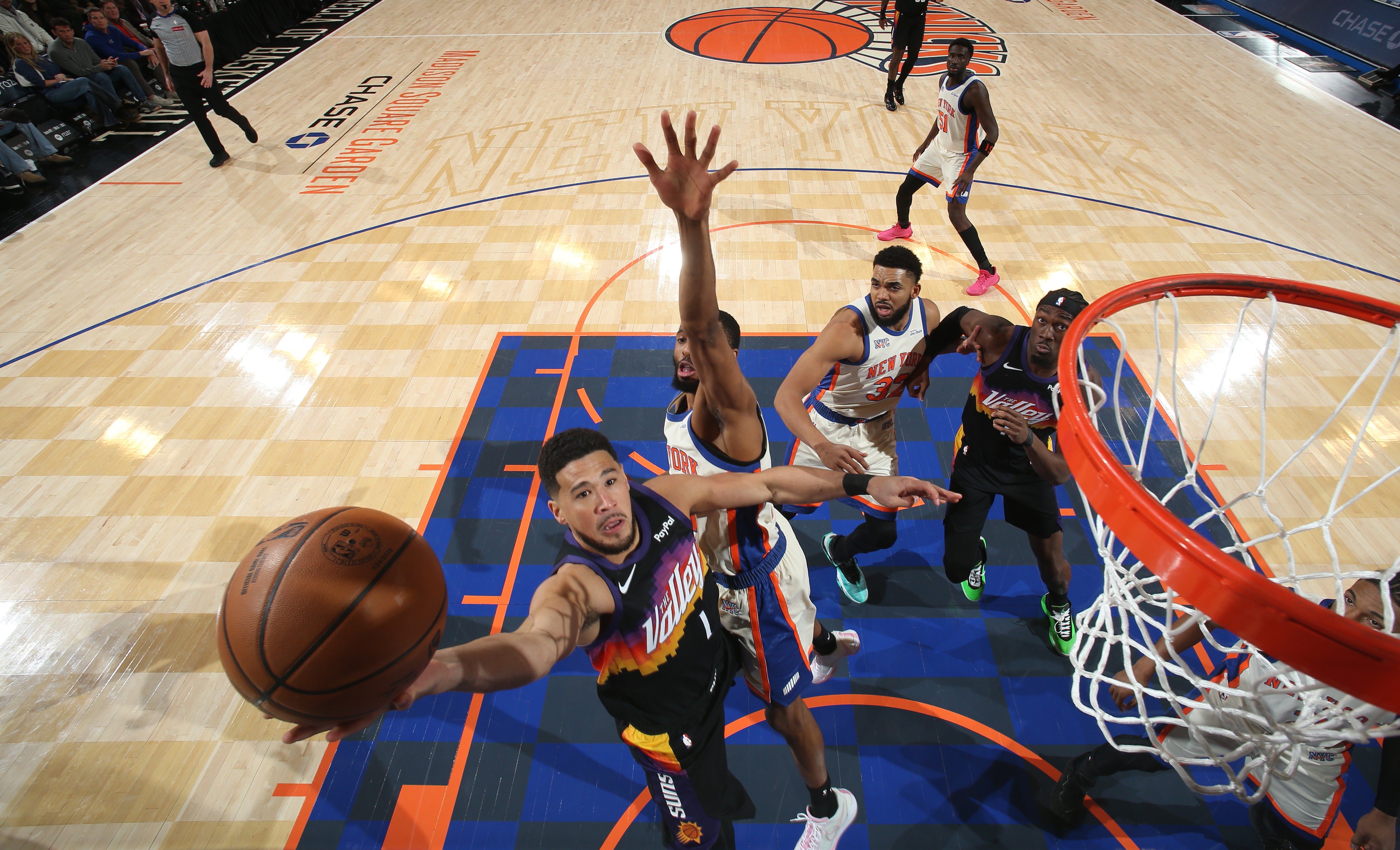 Suns lock down defensively, grab road win in New York as Devin