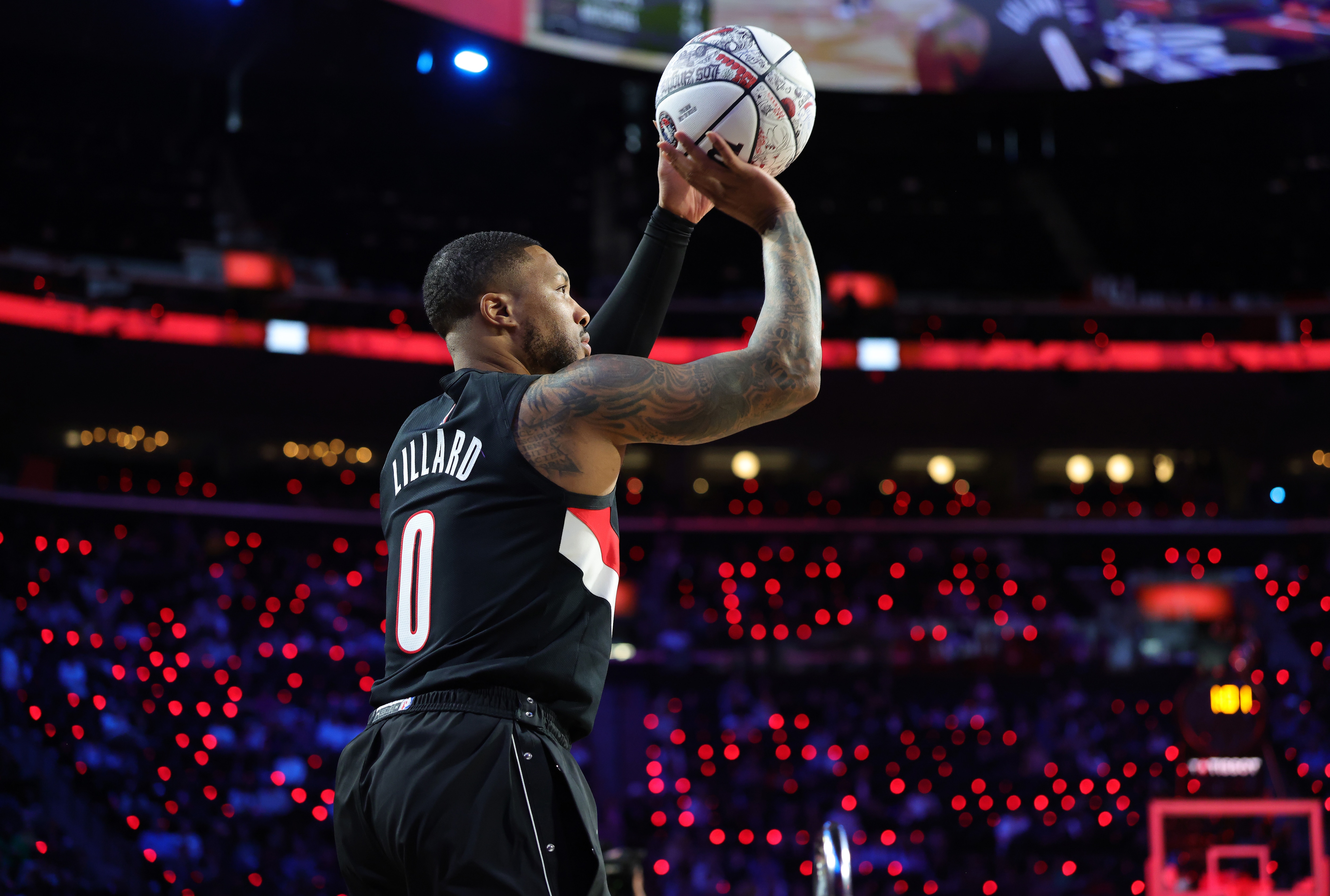 PHOTOS » Damian Lillard Wins 2026 Three-Point Contest At All-Star