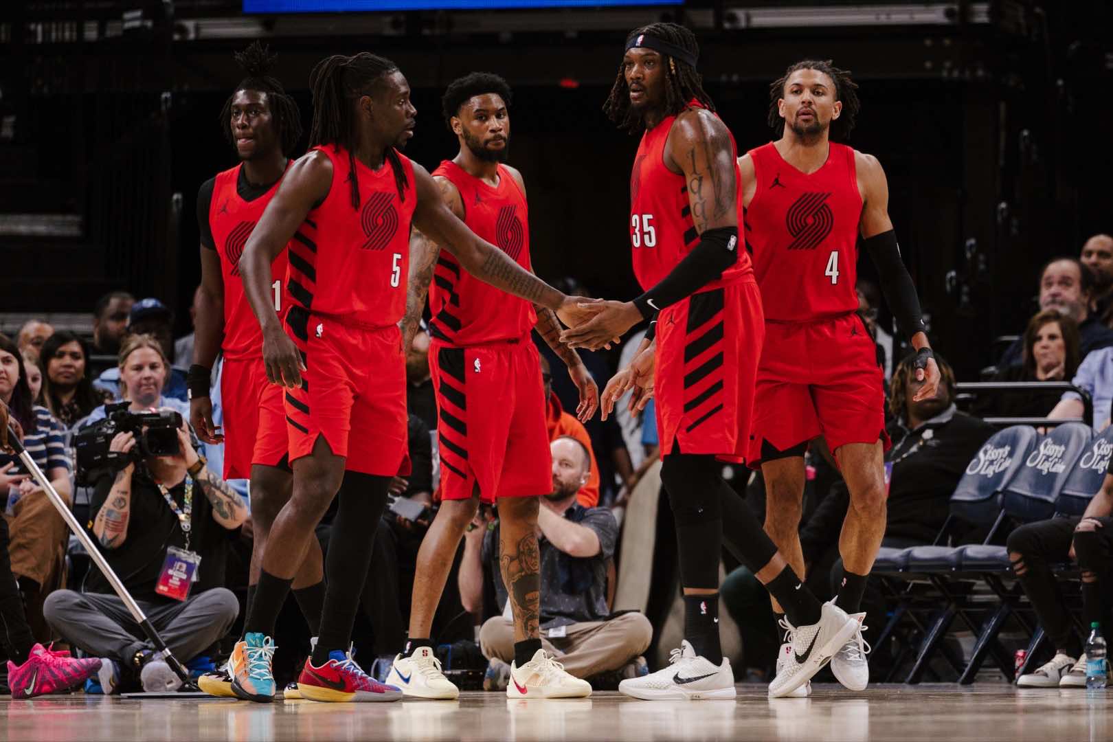 nba teams with red uniforms