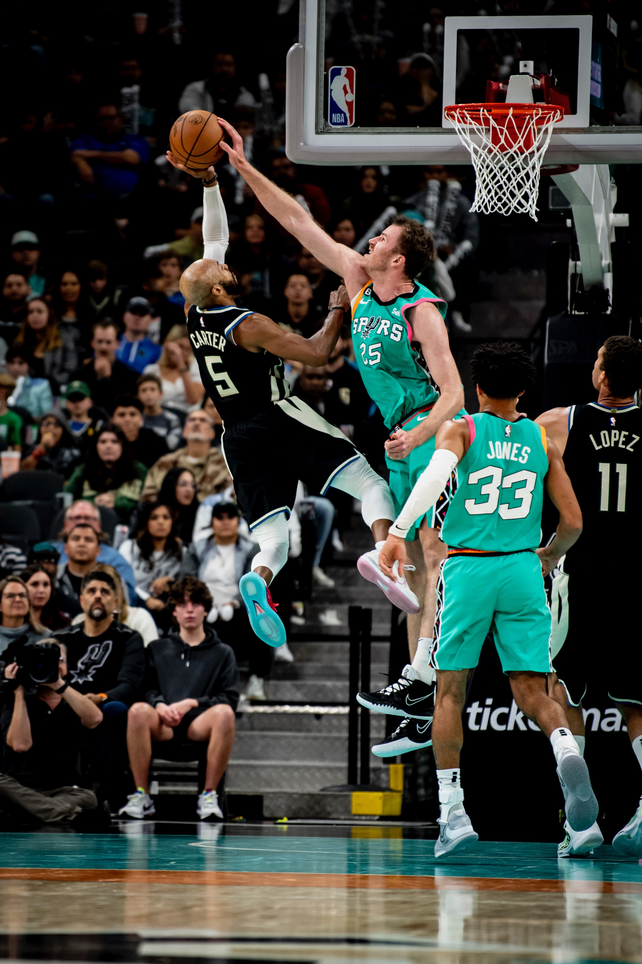 Photos Spurs vs. Bucks 11/11 Photo Gallery