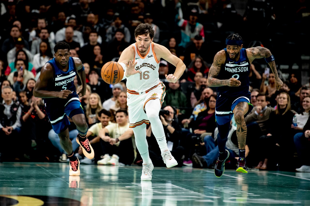 Photos: Spurs at Minnesota Timberwolves 11/10 | San Antonio Spurs