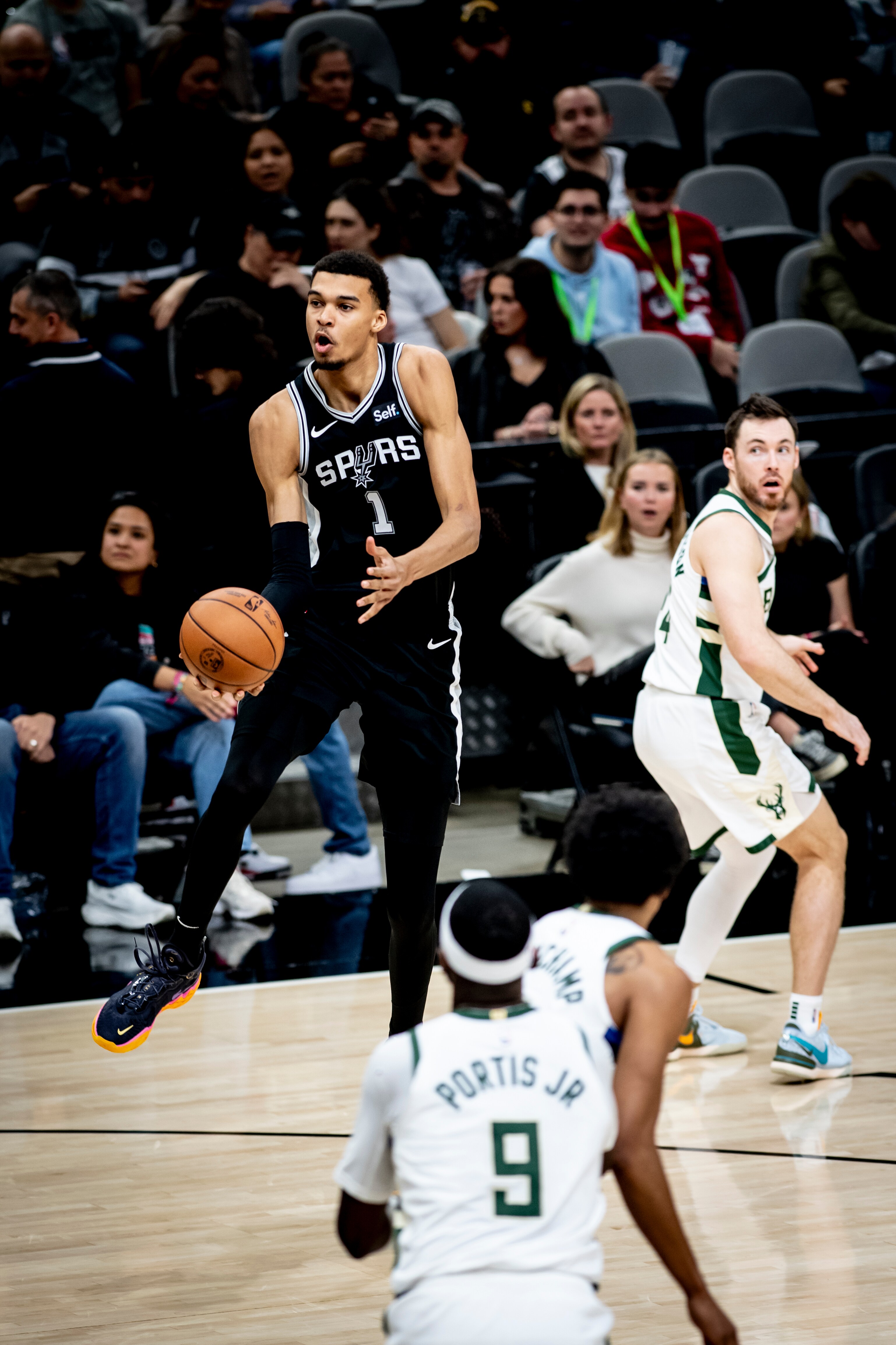 Photos: Spurs vs Milwaukee Bucks I 1/04/24 Photo Gallery | NBA.com