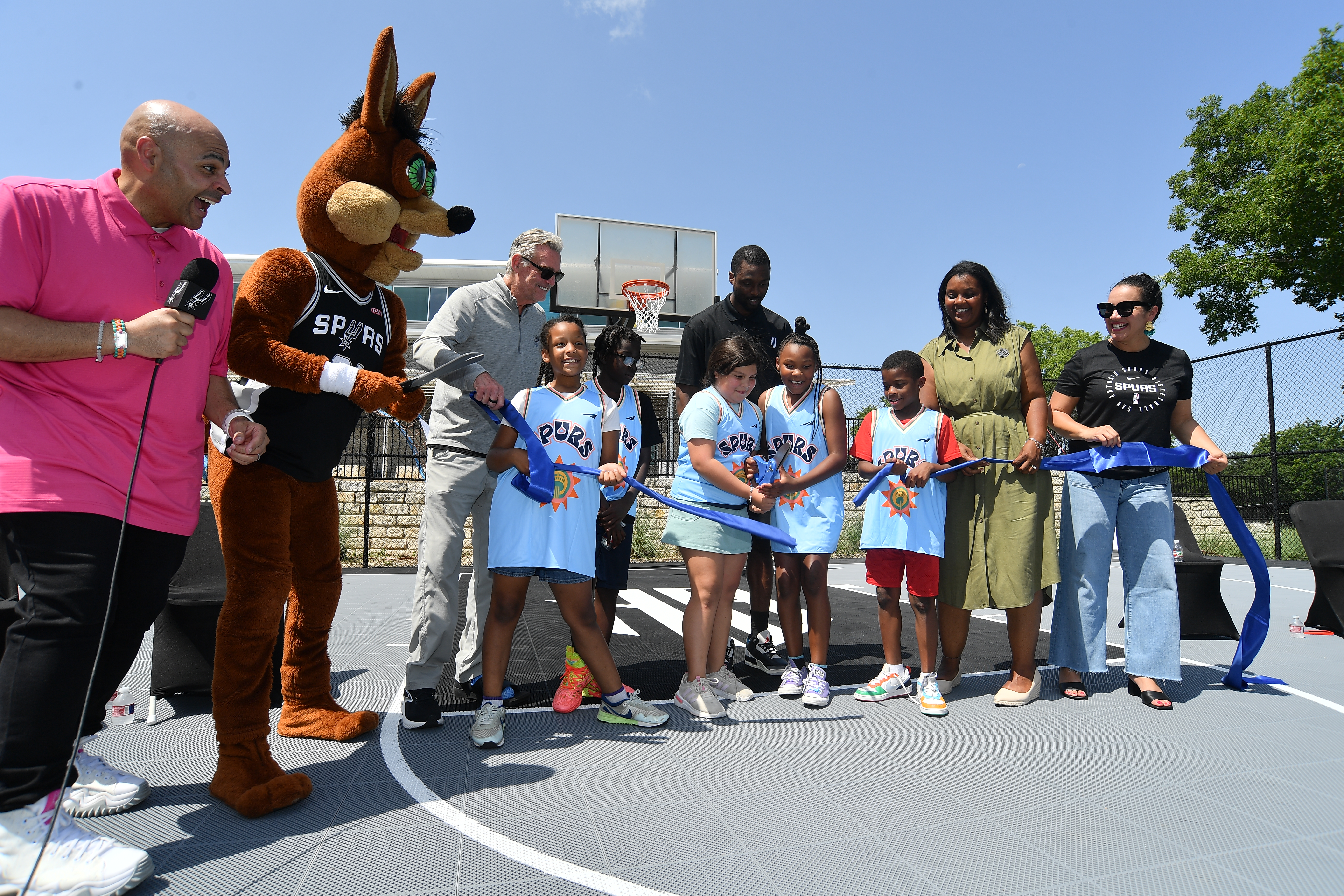 Harrison and Brittany Barnes Unveil Refurbished Court at Boys & Girls Clubs of the Austin Area Harrison and Brittany Barnes Unveil Refurbished Court at Boys & Girls Clubs of the Austin Area