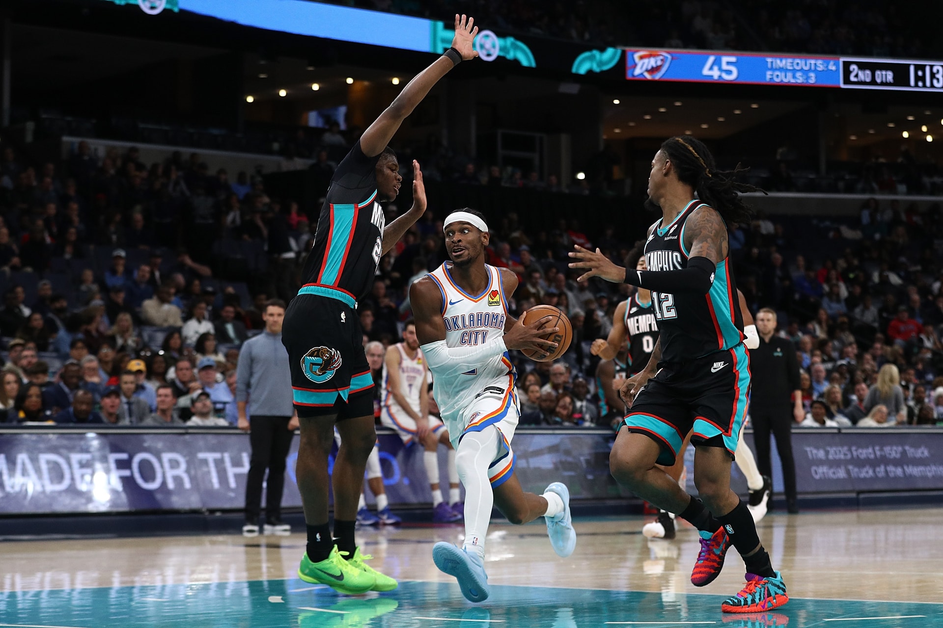 סיקור לסיפתח צנוע ביום הראשון של השבוע / צוות הופס