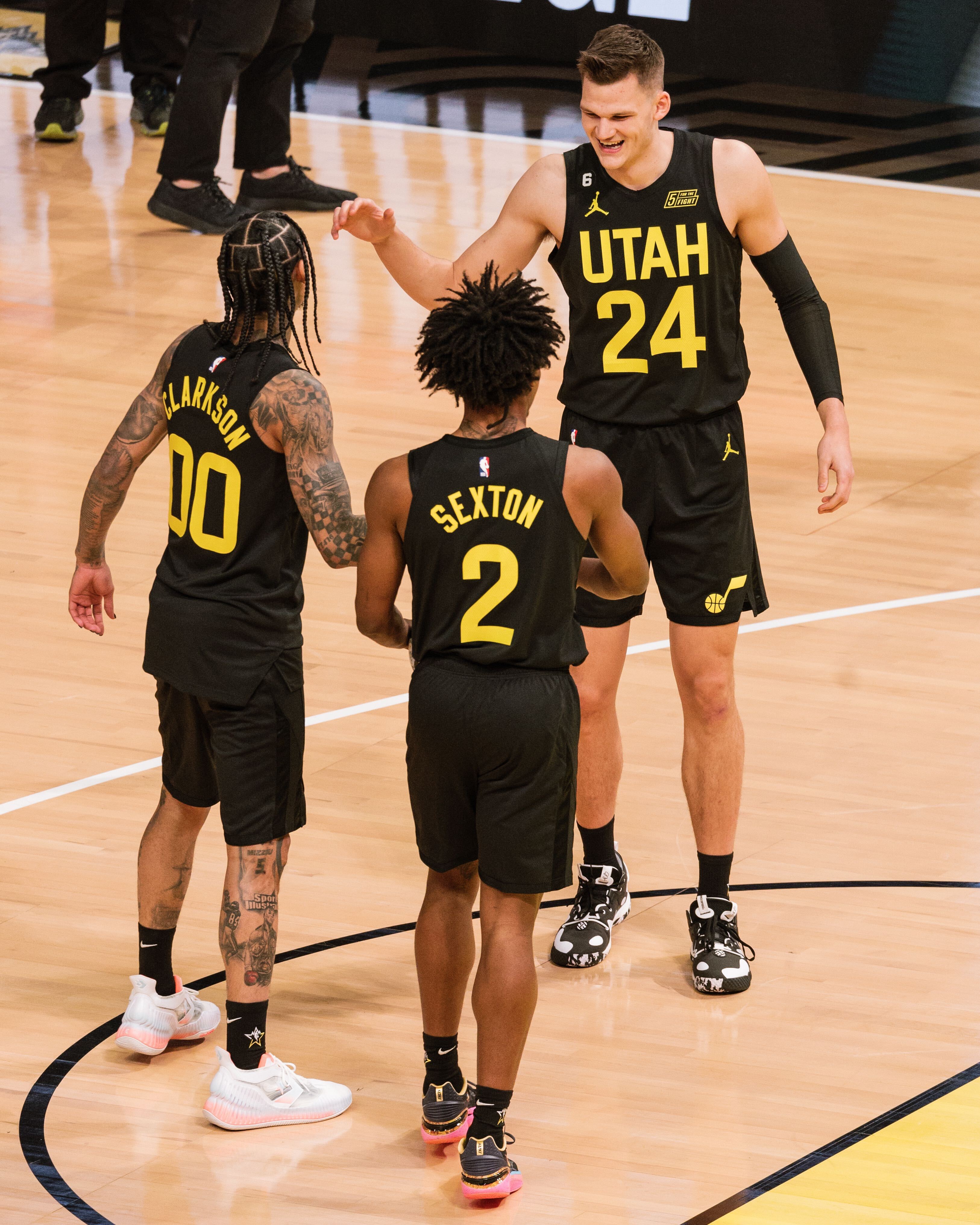 PHOTOS Walker Kessler 22/23 Season Photo Gallery