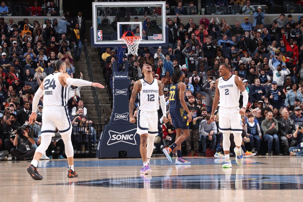 High-Quality Grizziles Use Fourth-quarter Surge To Separate From Pacers Scene in HD High-Quality Grizziles Use Fourth-quarter Surge To Separate From Pacers Scene in HD