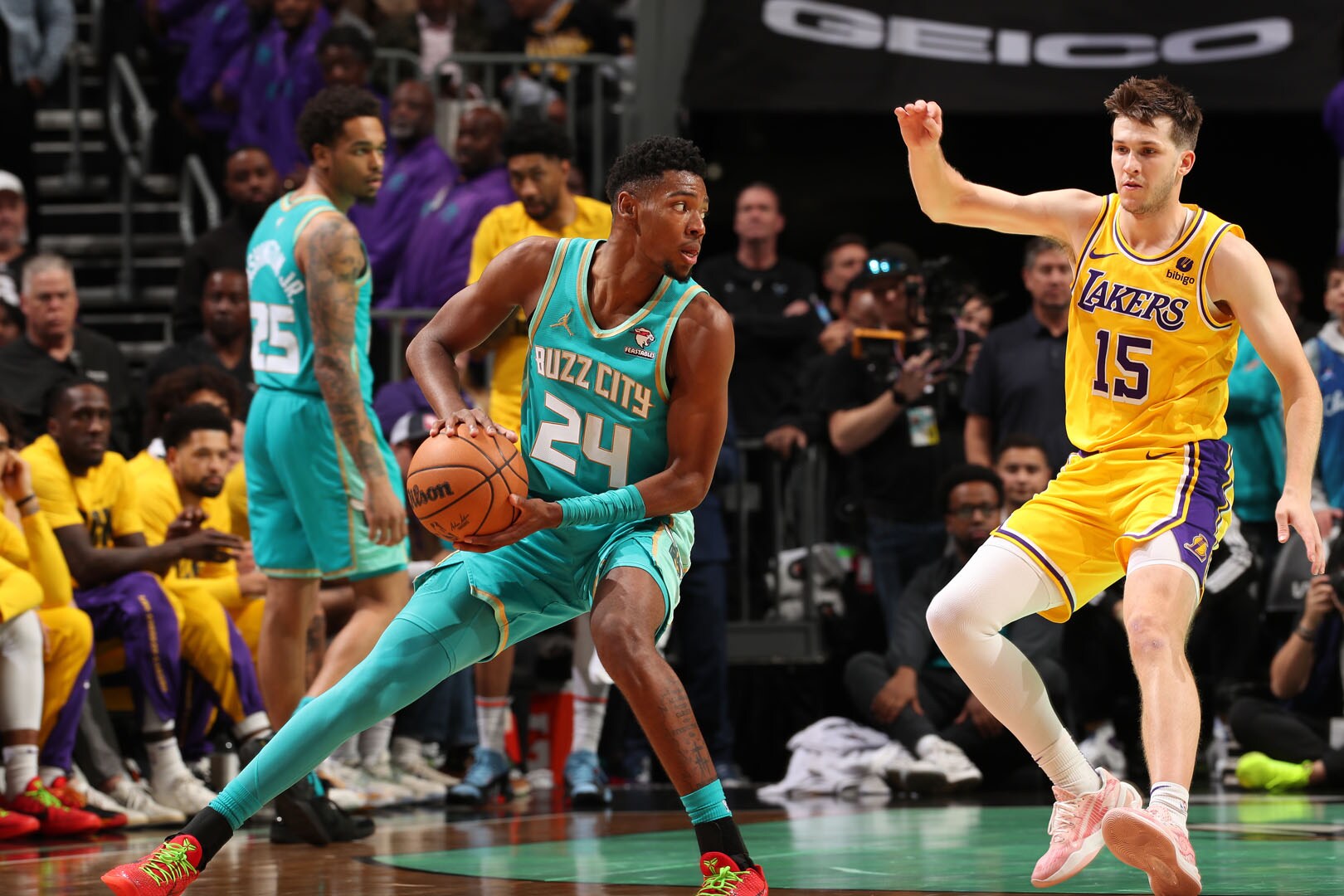 Hornets vs Lakers Gallery - 02/05/24 Photo Gallery | NBA.com
