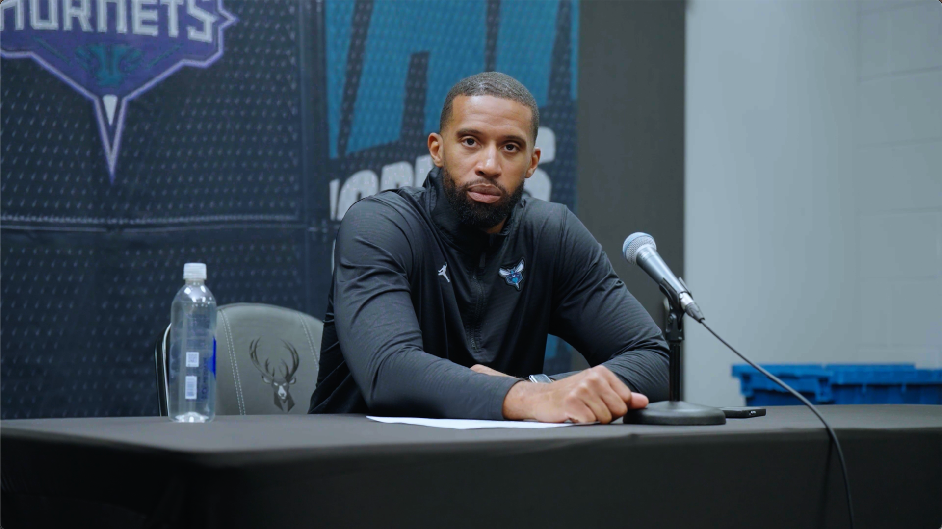 Michael jordan coach hornets discount