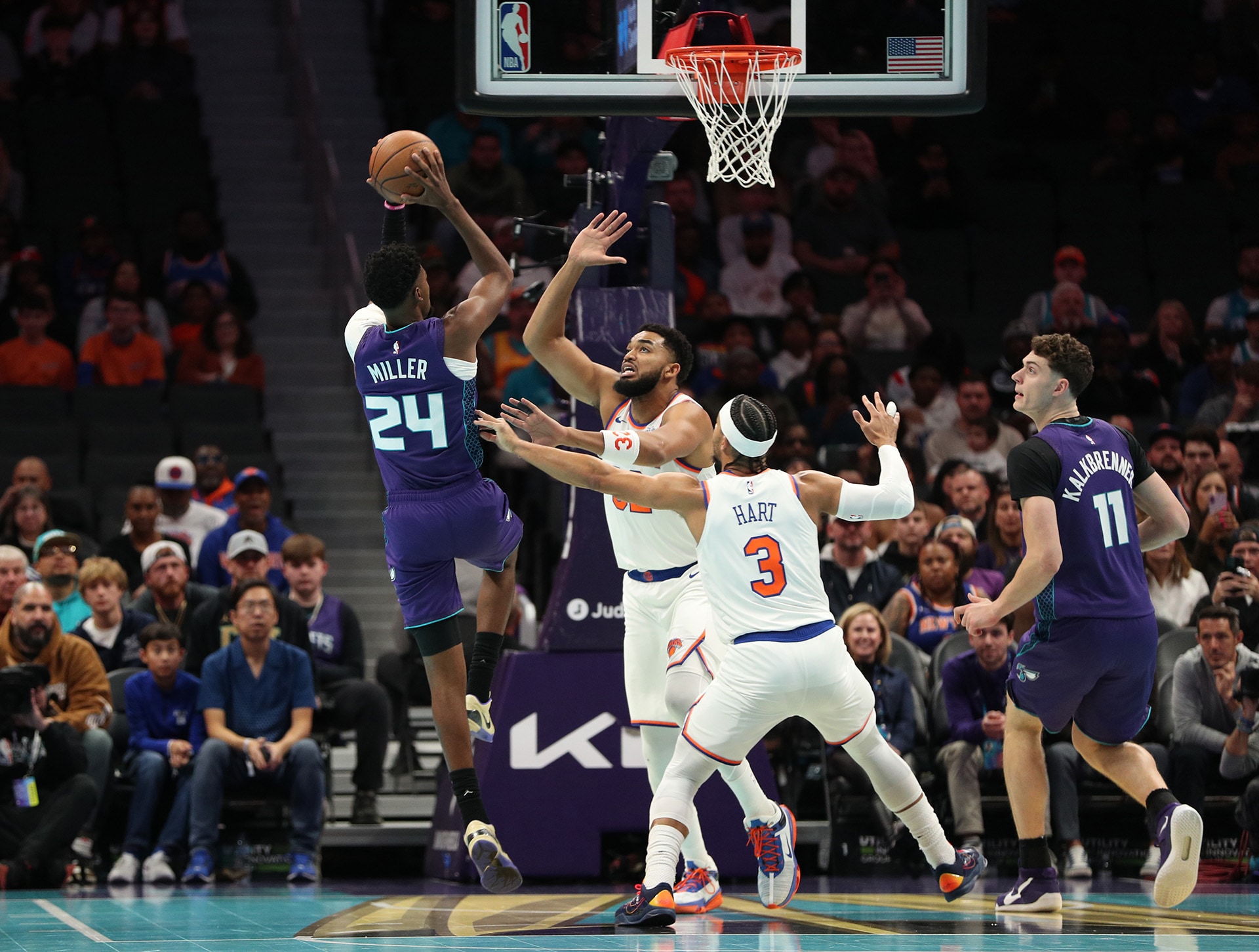 ההורנטס נגד הניקס במשחקי חמישי / תומר שנאן