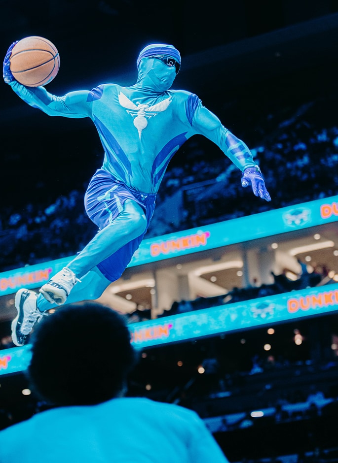 Super Hugo flying dunk